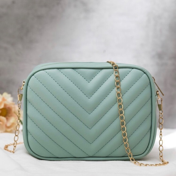 ❤️Pistachio Green Quilted Chevron Crossbody Purse - Picture 5 of 5